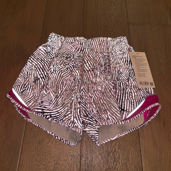 Lululemon Seawheeze After Dusk Reflective Ripened Raspberry Hotty hot shorts - Picture 2 of 8